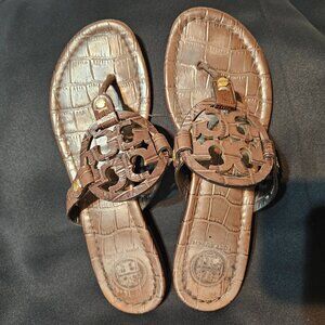 Tory Burch Brown Crocodile Embossed Flip Flop Sandals | Size 9